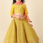 Shine Bright this Navaratri: Discover Fabindia's ‘Svarnim’ Styling Tips!