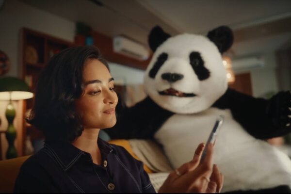 The Viral Sad Panda becomes an Internet Sensation for Flipkart's Android Advantage