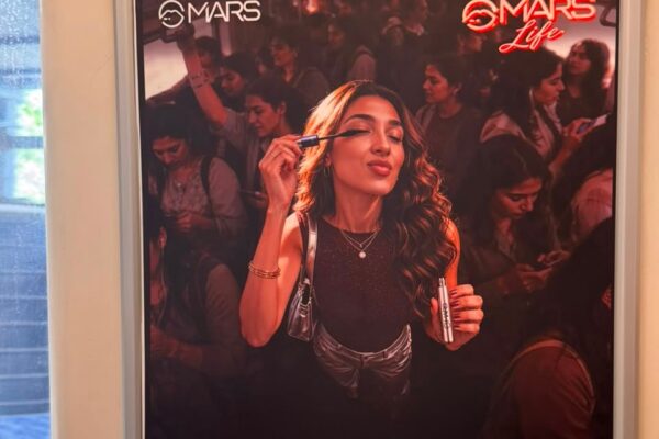 MARS Cosmetics Delhi Metro campaign